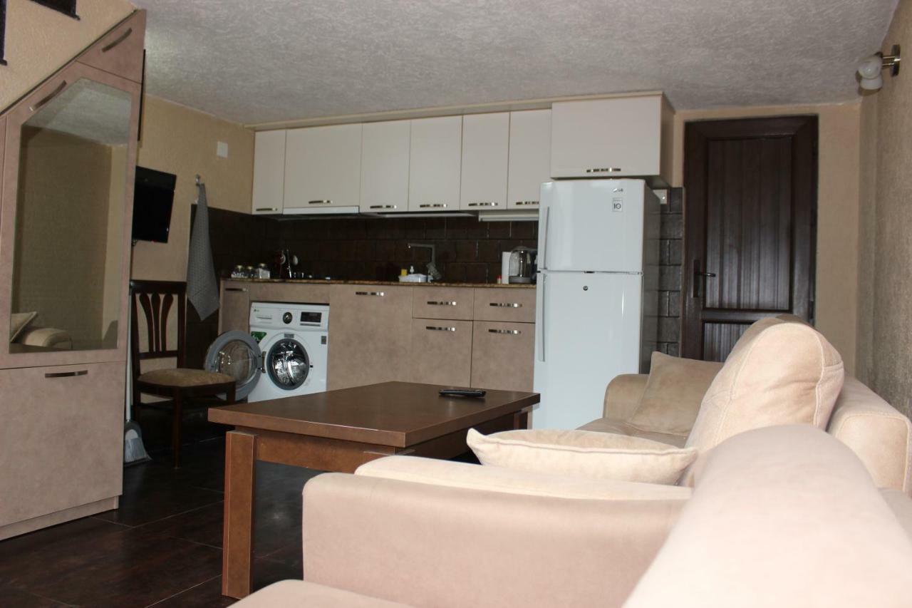 Apartment Anzi Batumi Exteriör bild
